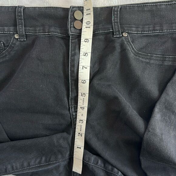 Soho New York & Co Black Slim Fit Straight Jeans Jeggings High Rise Size 16 Plus - Picture 7 of 10